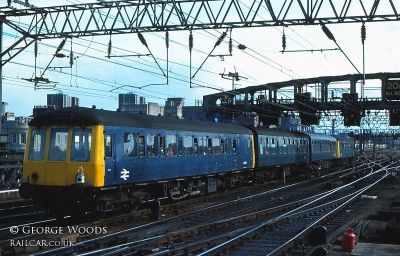 Class 122 DMU at Glasgow Central