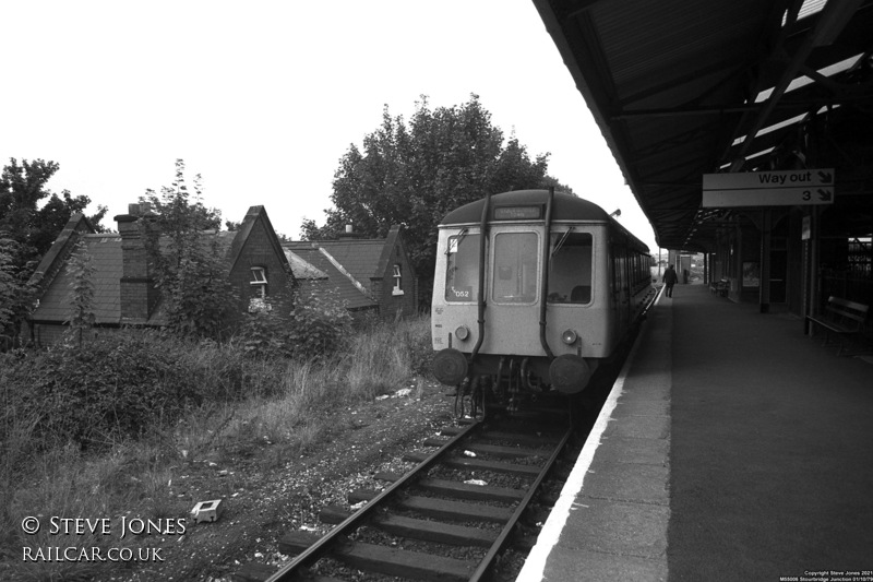 Class 122 DMU at Stourbridge Junction