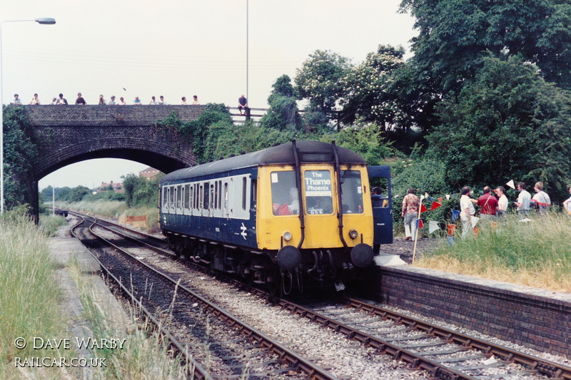 Class 122 DMU at Thame