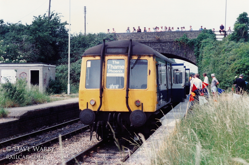 Class 122 DMU at Thame