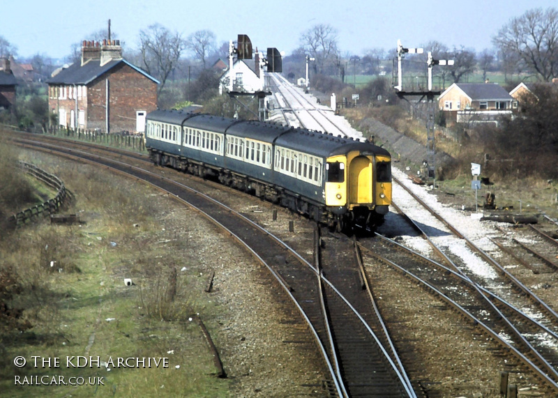 Class 123 DMU at Gilberdyke Junction