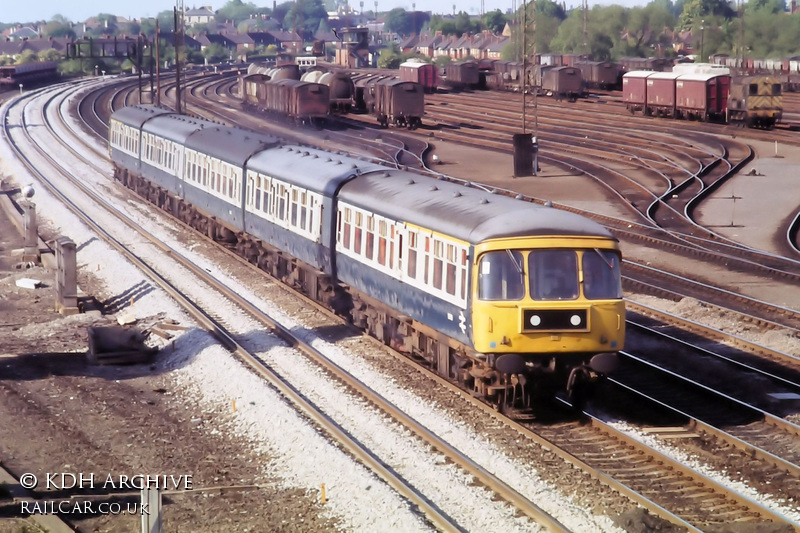 Class 124 DMU at York