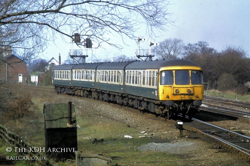 Class 124 DMU at Gilberdyke Junction