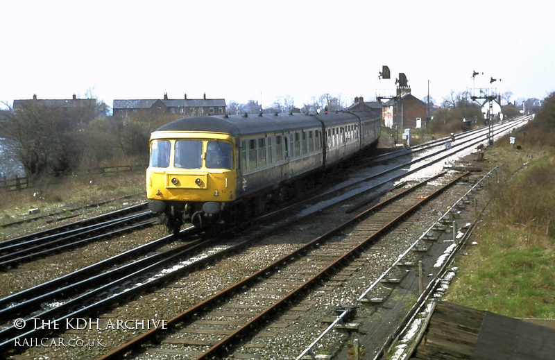 Class 124 DMU at Gilberdyke Junction