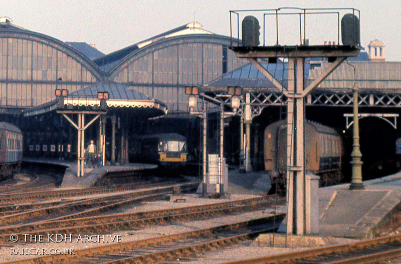 Class 124 DMU at Hull