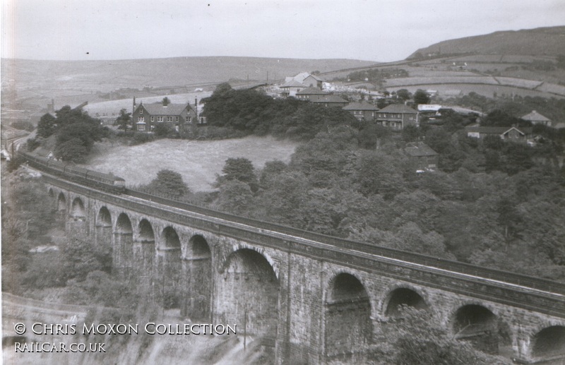 Class 124 DMU at Saddleworth Viaduct