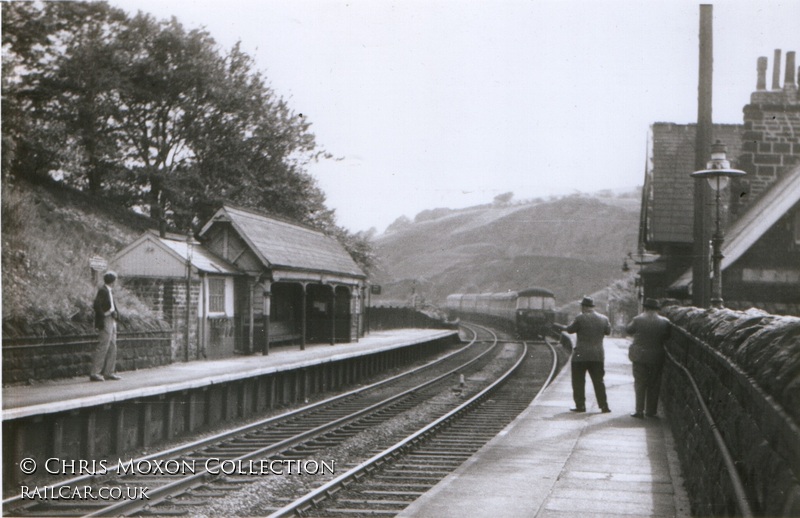 Class 124 DMU at Saddleworth