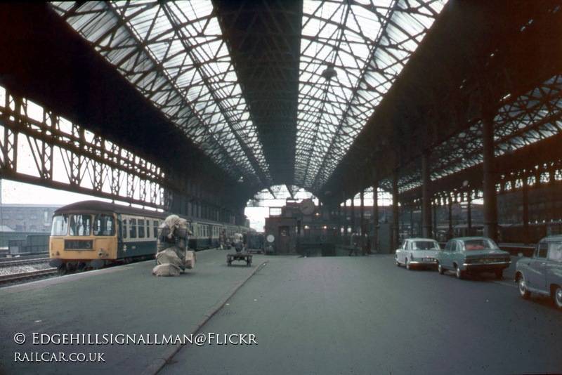 Class 124 DMU at Manchester Exchange