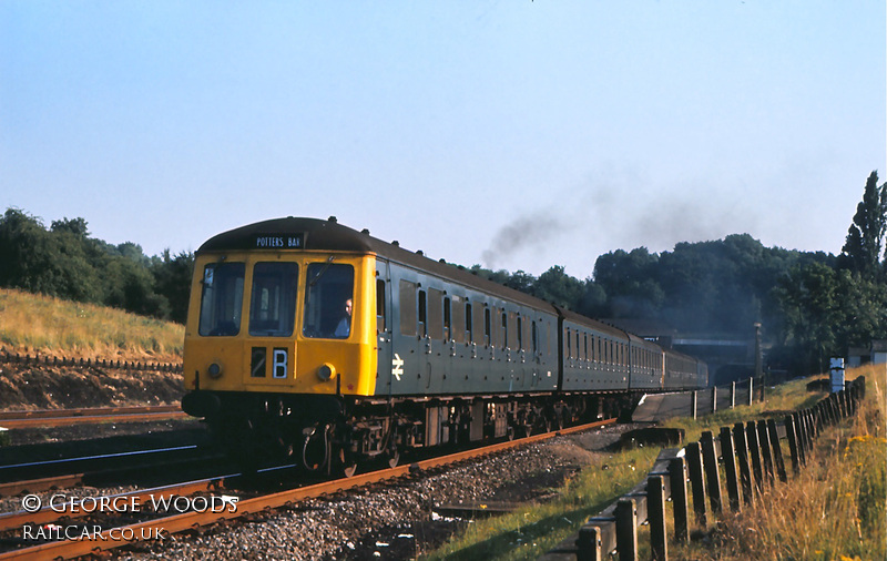 Class 125 DMU at Hadley Wood