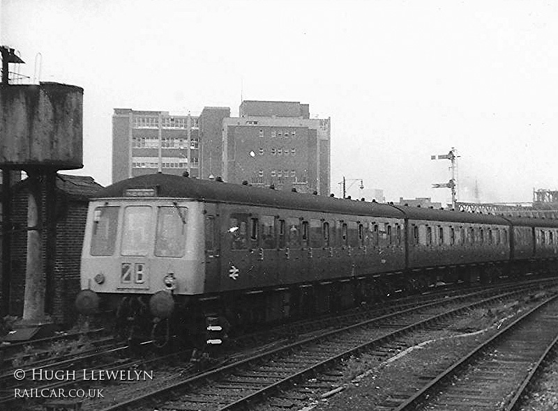 Class 125 DMU at Broad Street