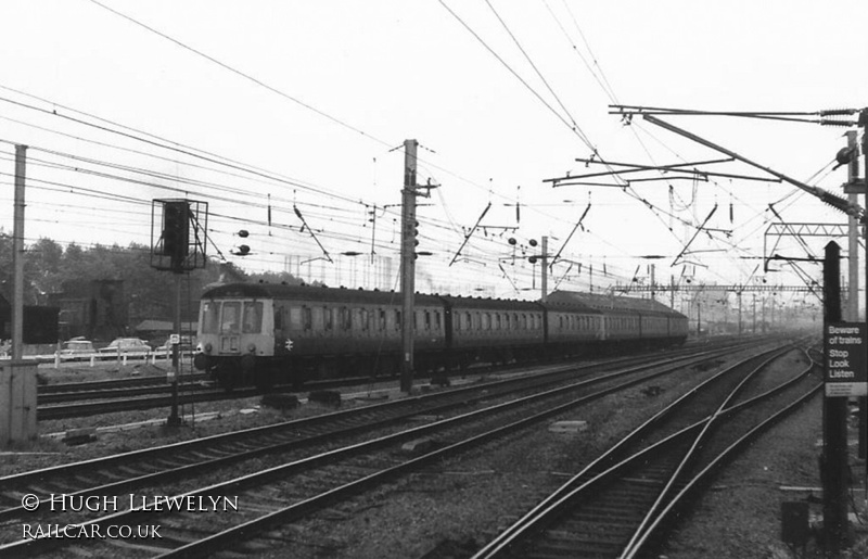 Class 125 DMU at Wood Green