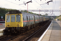 Class 127 DMU at Milton Keynes Central