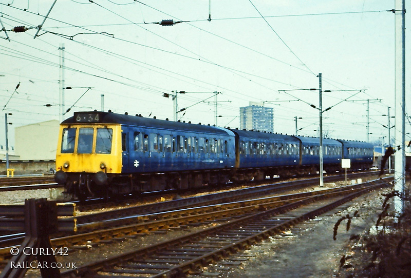 Class 127 DMU at Cambridge Street