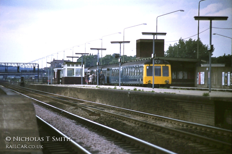 Class 127 DMU at Mill Hill Broadway