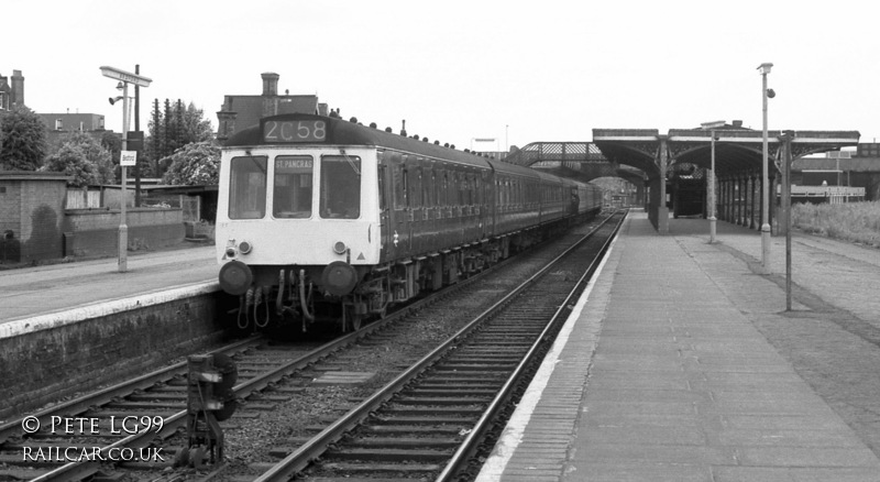 Class 127 DMU at Bedford