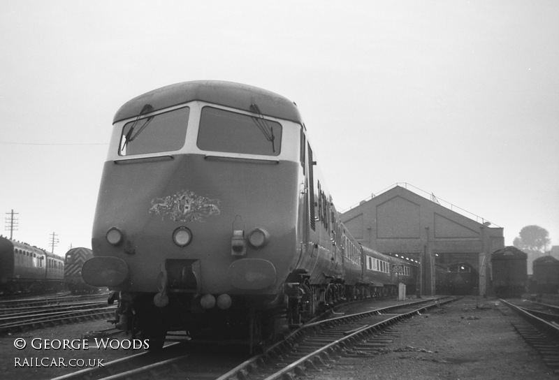 Blue pullman at Old Oak Common depot