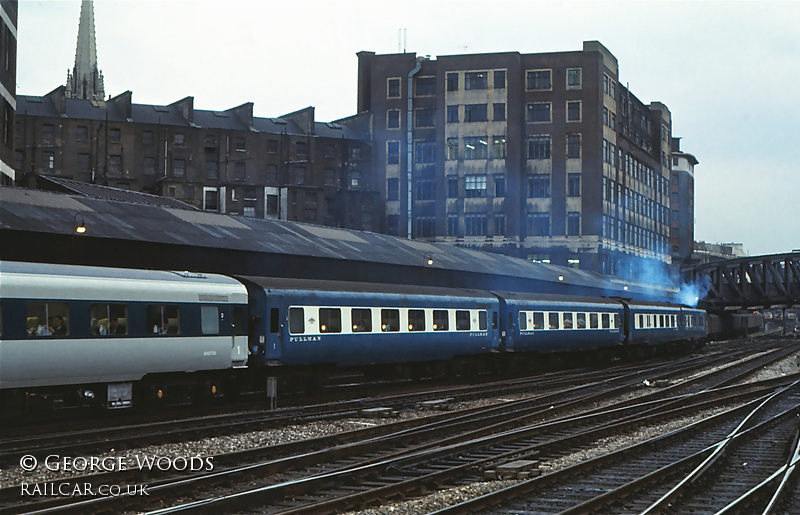 Blue pullman at London Paddington