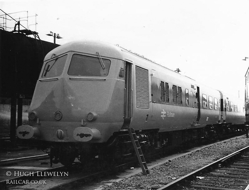 Blue pullman at Old Oak Common depot