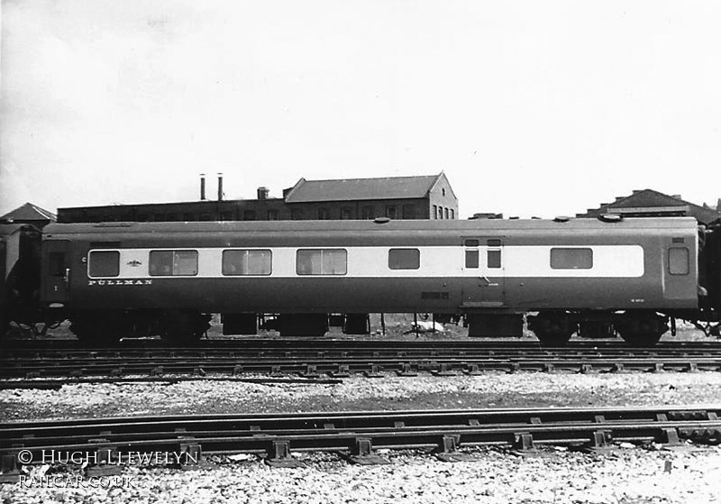 Blue pullman at Old Oak Common depot