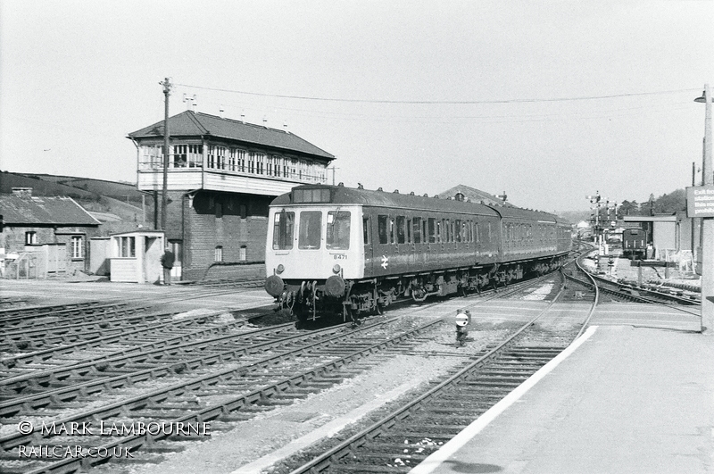 Class 118 DMU at Exeter St Davids