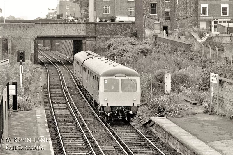 Class 105 DMU at Caledonian Road &amp; Barnsbury