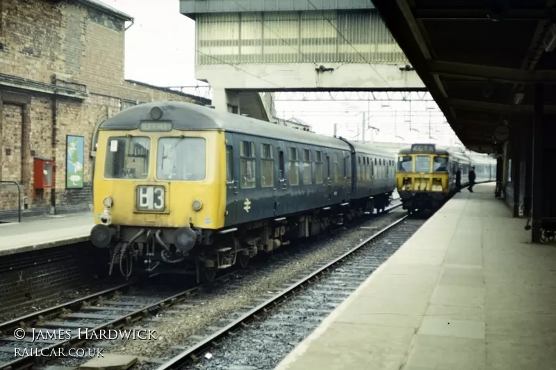 Class 105 DMU at Bletchley