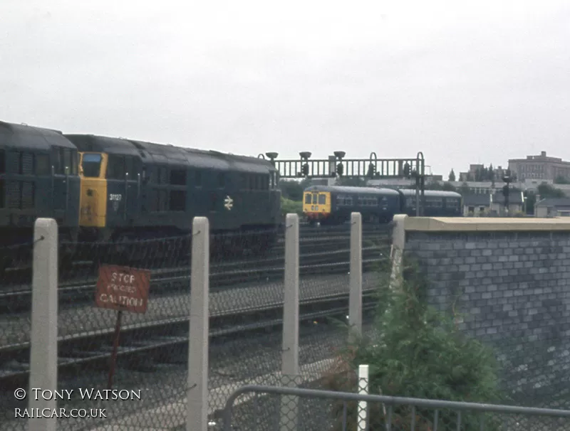 Class 109 DMU at York