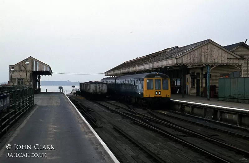 Class 114 DMU at New Holland Pier