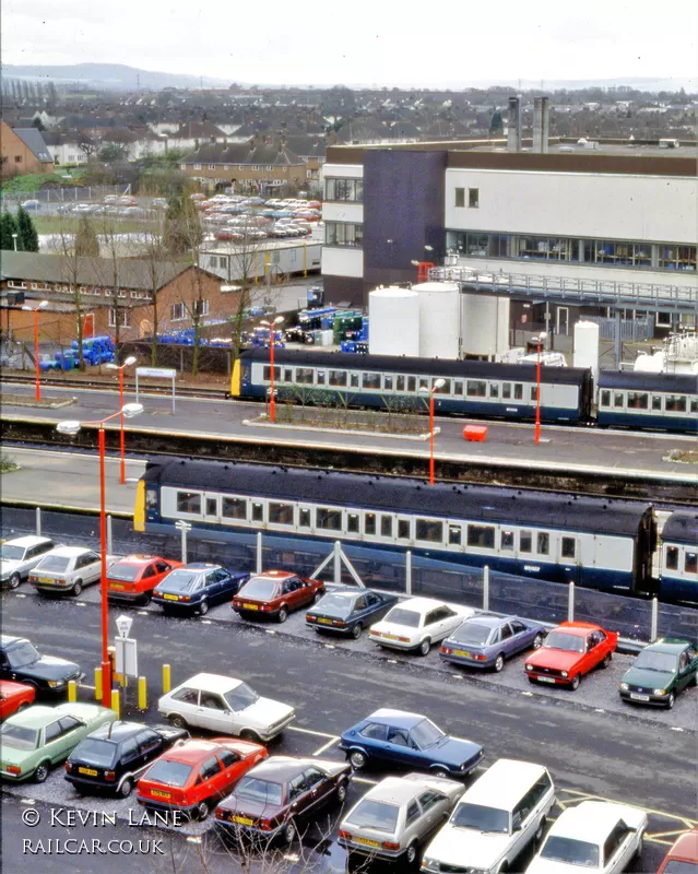 Class 115 DMU at Aylesbury