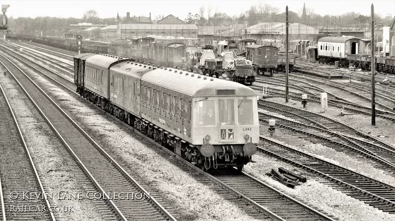 Class 116 DMU at Hanwell