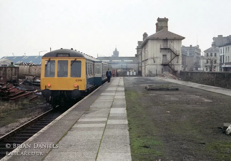 Class 116 DMU at Cardiff Bute Road