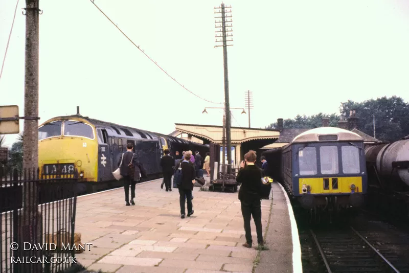 Class 116 DMU at St Erth