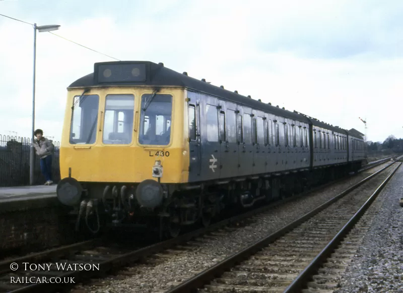 Class 117 DMU at Edenbridge