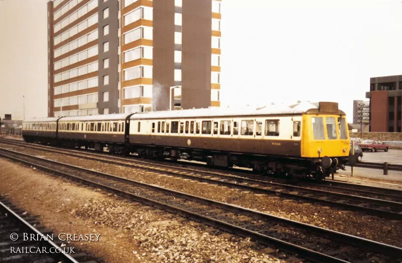 Class 117 DMU at Swindon