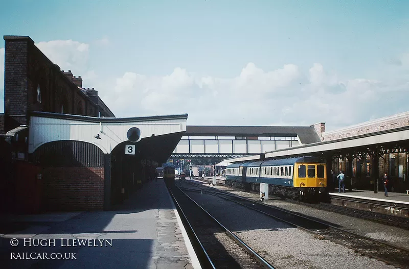 Class 118 DMU at Worcester Shrub Hill