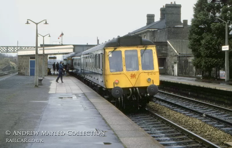 Class 118 DMU at Abergavenny