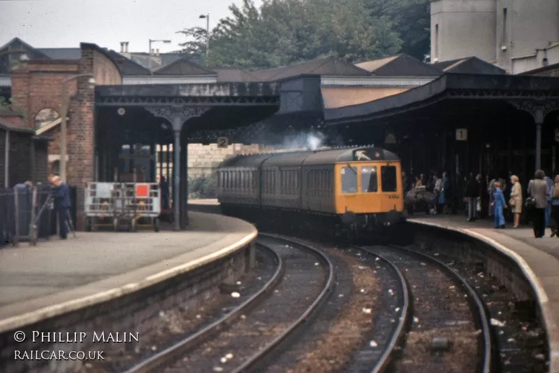 Class 118 DMU at Cheltenham