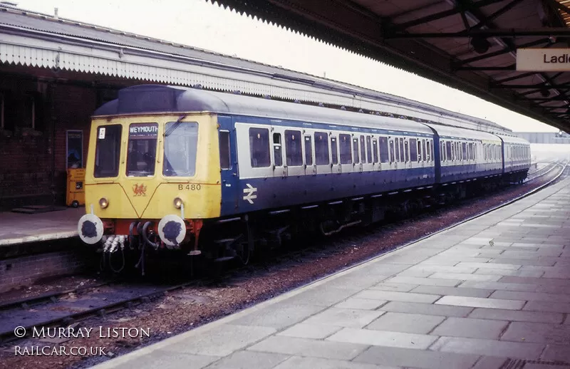 Class 118 DMU at Westbury