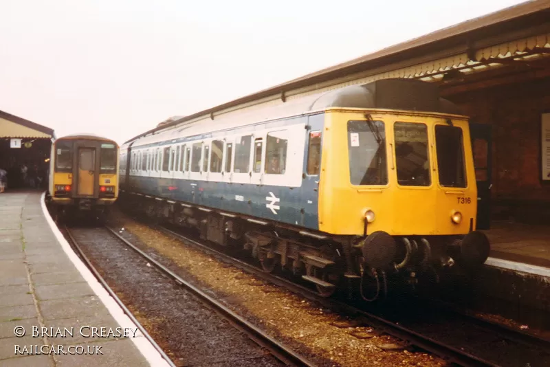 Class 118 DMU at Worcester Foregate Street