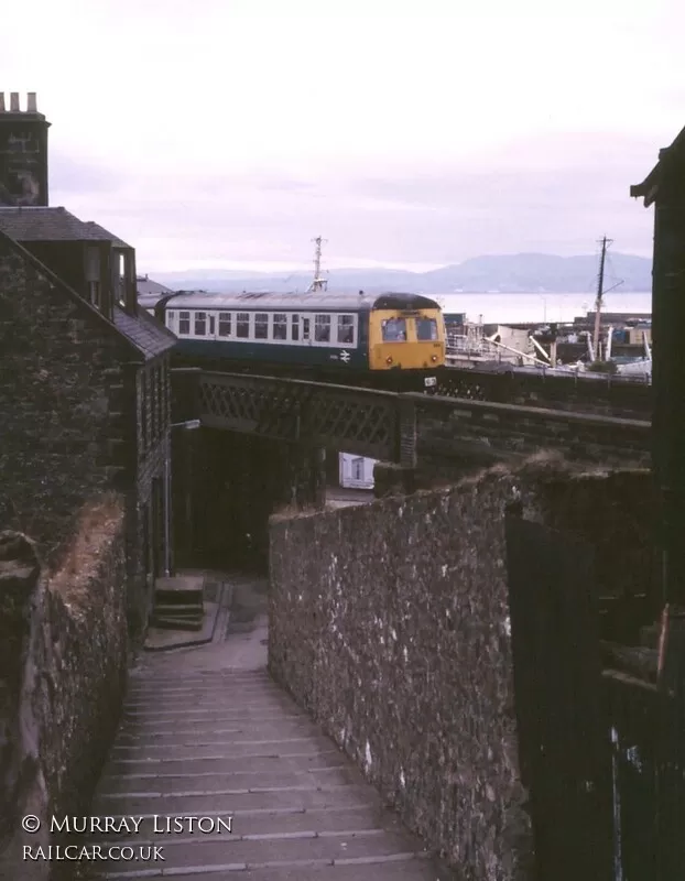 Class 120 DMU at Burntisland