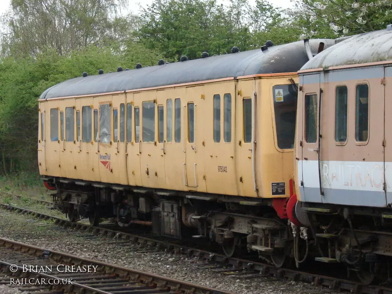 Class 122 DMU at Aylesbury