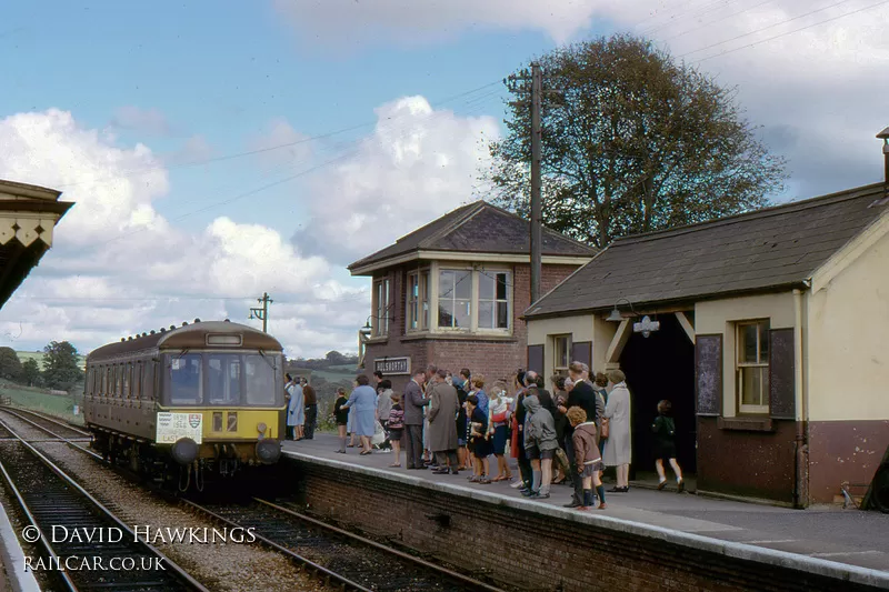 Class 122 DMU at Holsworthy