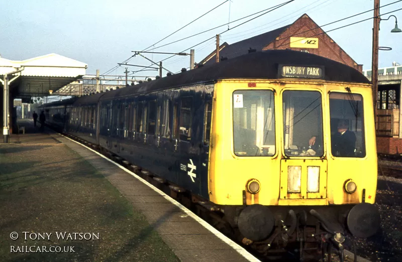 Class 125 DMU at Welwyn Garden City