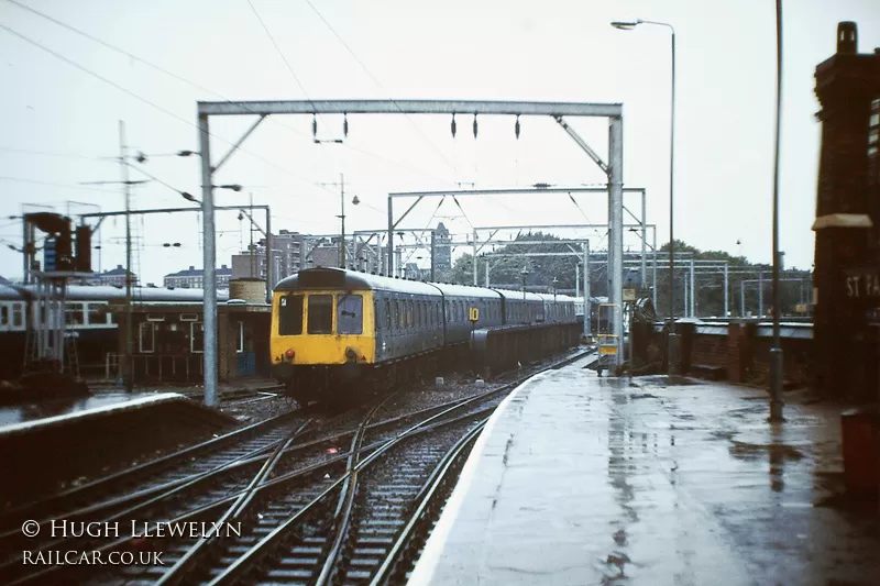 Class 127 DMU at St Pancras