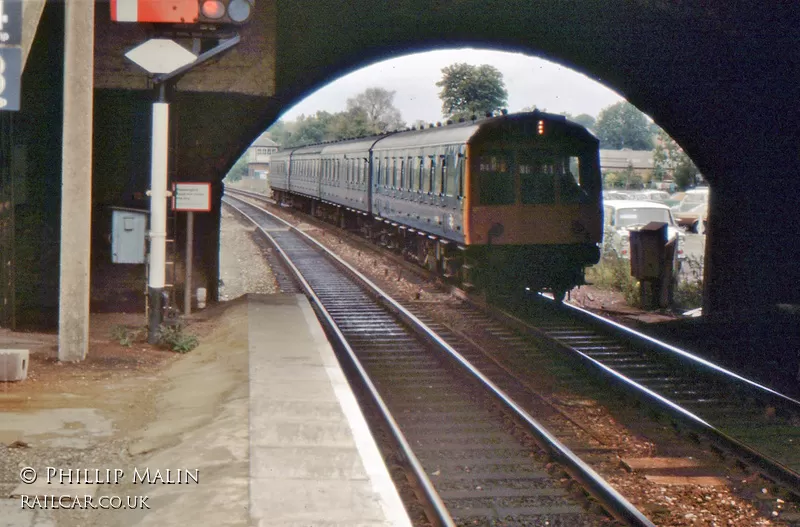 Class 127 DMU at Elstree &amp; Borehamwood