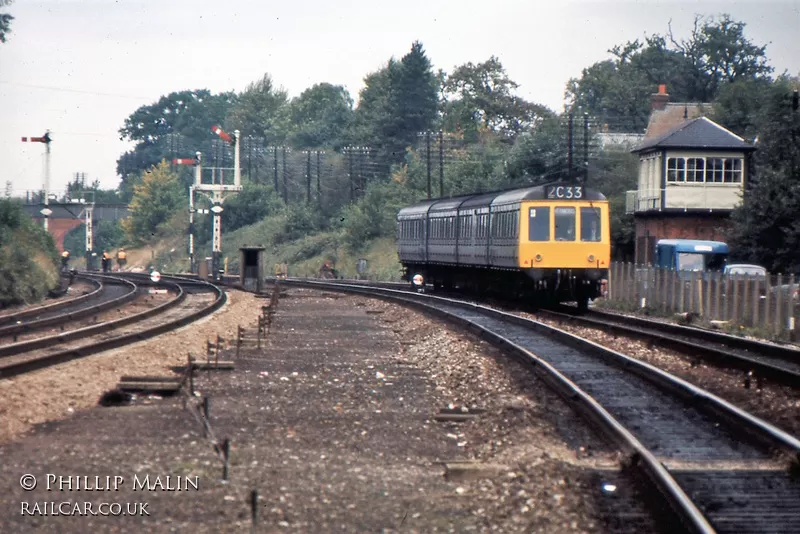 Class 127 DMU at Elstree &amp; Borehamwood