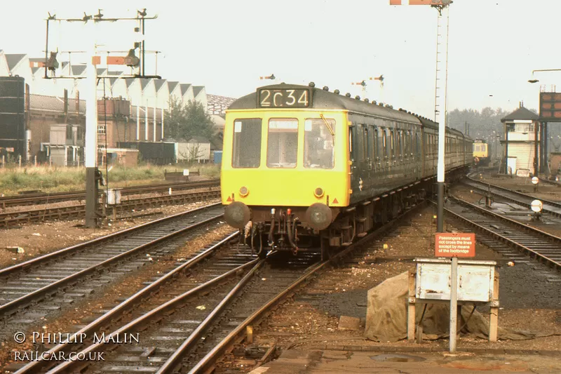 Class 127 DMU at Bedford