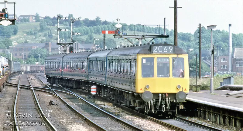 Class 127 DMU at Luton