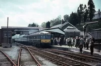 Class 120 DMU at Llandeilo