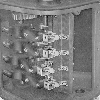 Contacts inside throttle controller